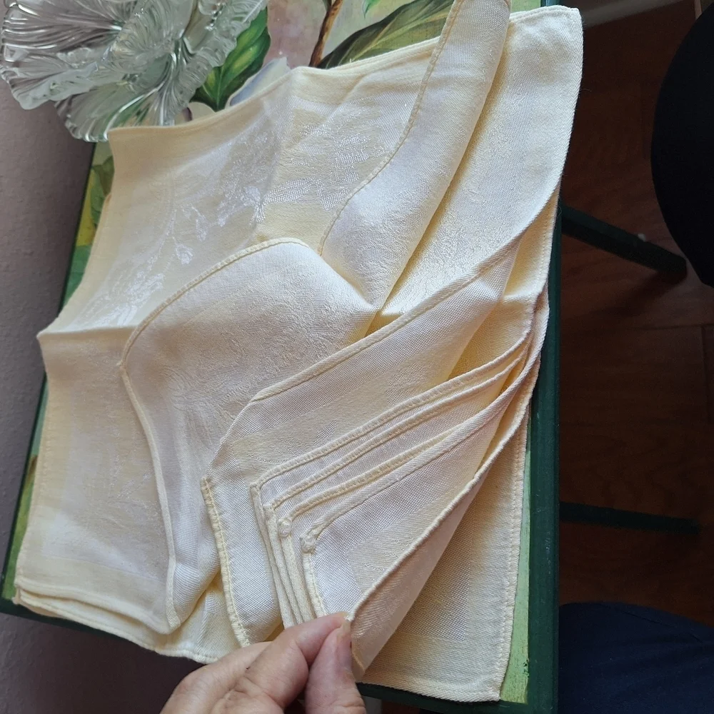 Damask Set of 8 Cream Floral Cloth Napkins